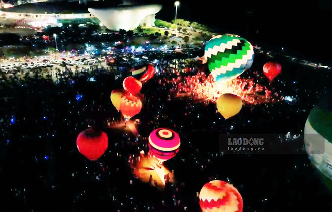 Những điểm nhấn trên Đại lộ hoa ánh sáng dài 1km ở Quảng Ninh